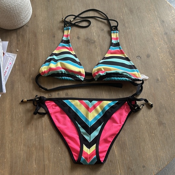 PWDR ROOM 2 Pc. Triangle Striped Bikini Top Size Small, Bottom Size Medium - Picture 11 of 13